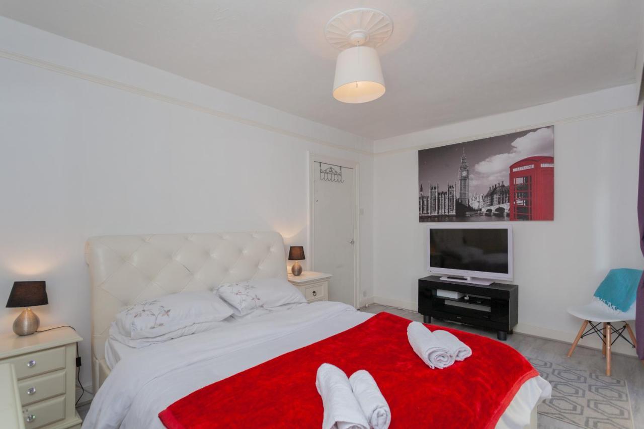 فيلا Windsor House لندنديري المظهر الخارجي الصورة