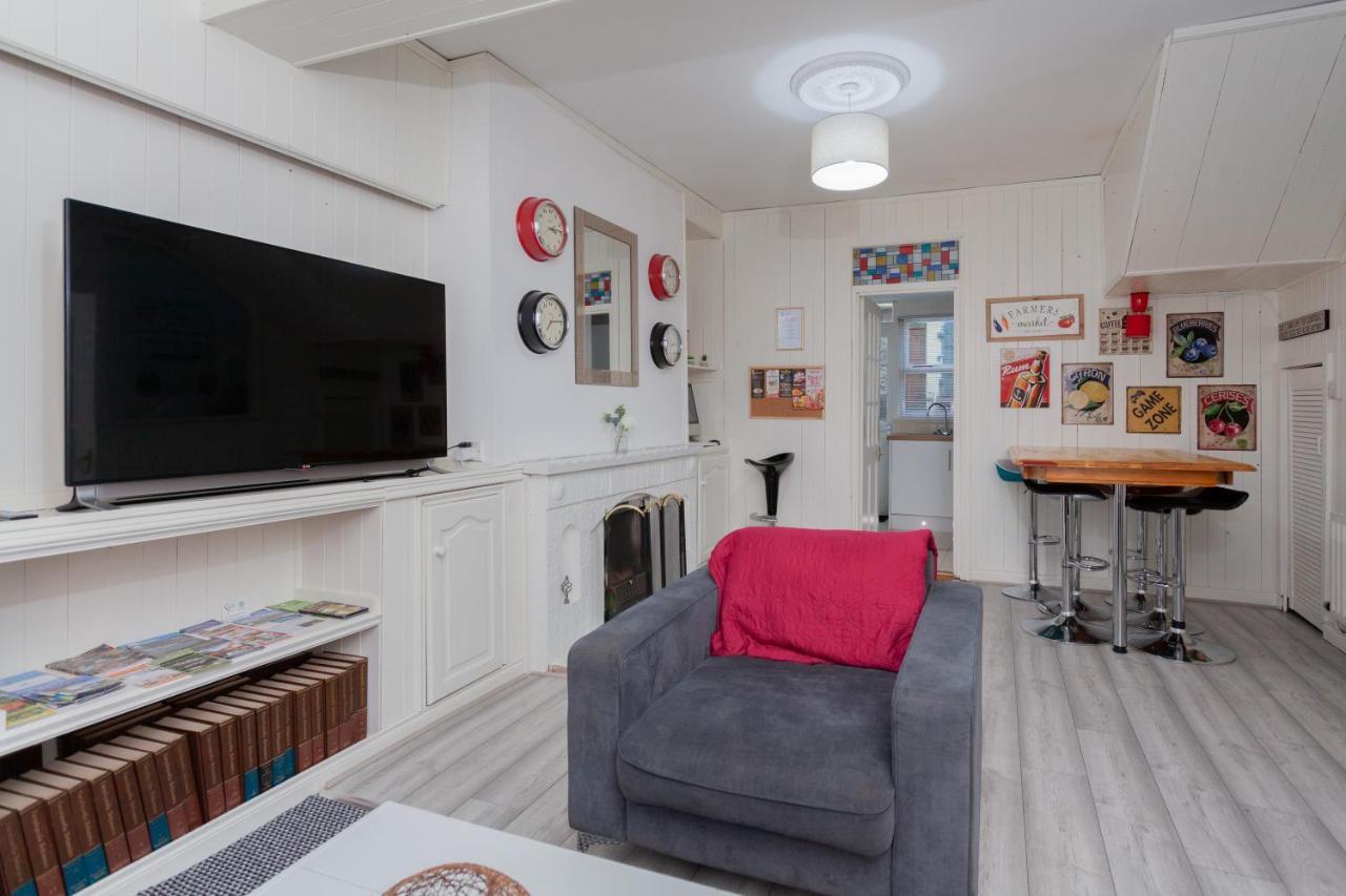 فيلا Windsor House لندنديري المظهر الخارجي الصورة