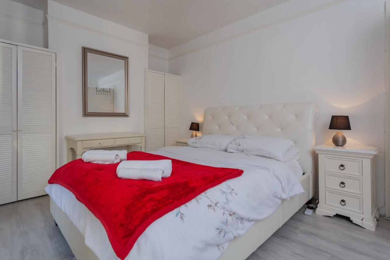 فيلا Windsor House لندنديري المظهر الخارجي الصورة