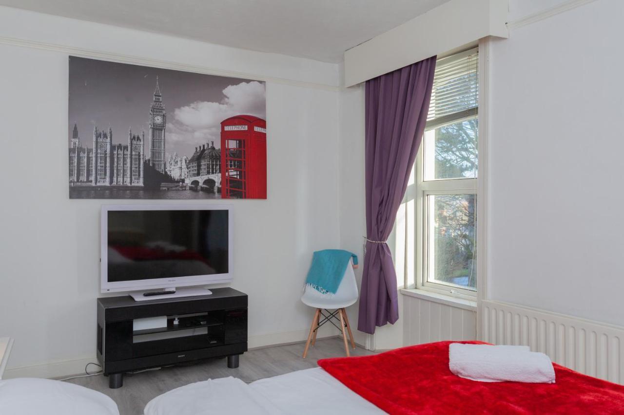 فيلا Windsor House لندنديري المظهر الخارجي الصورة